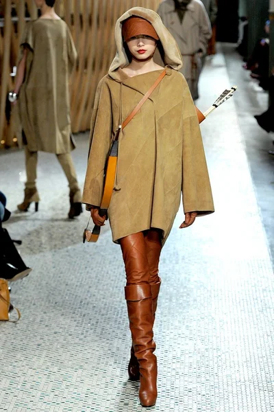 Look 13